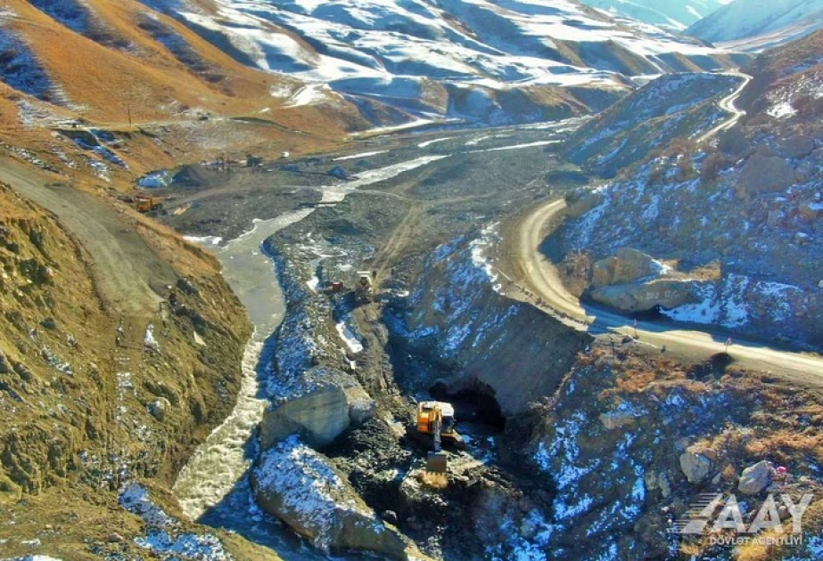 Quba-Xınalıq yolunda tikilən yeni körpüdə betonlama işlərinə başlanılıb