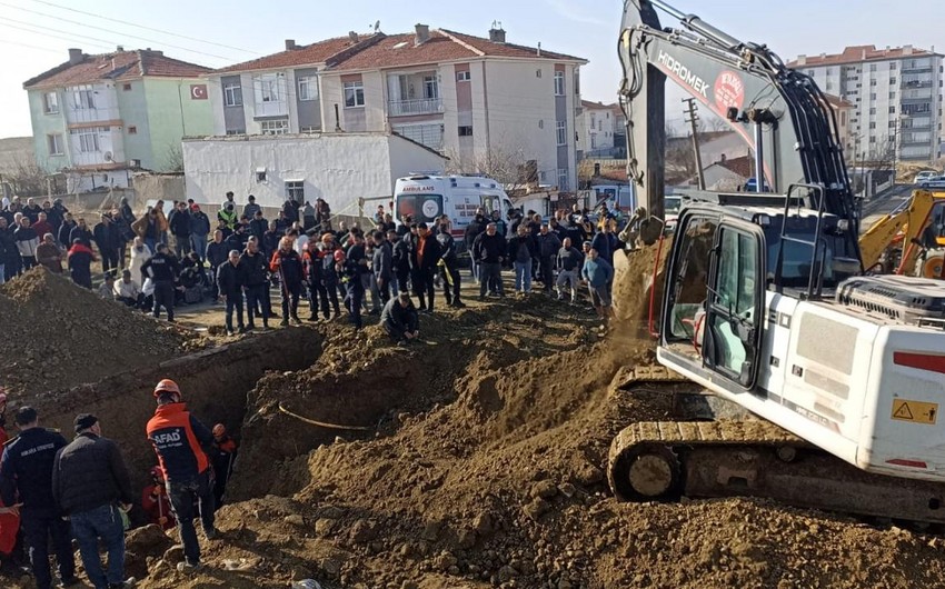 Ankarada tikinti sahəsi çöküb, iki fəhlə ölüb