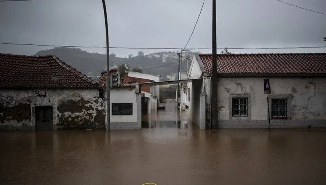 Portuqaliyada leysan yağışları ciddi problemlər yaradıb