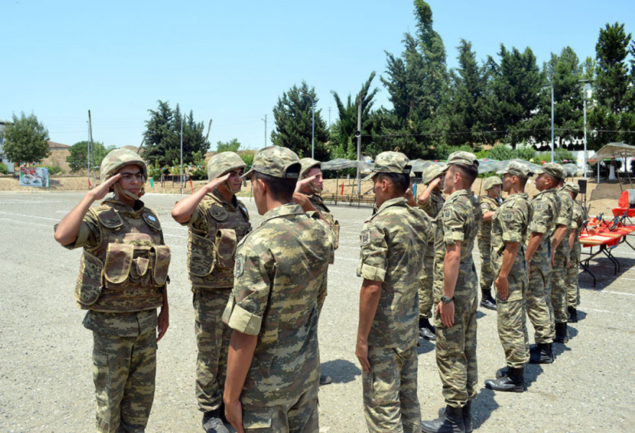 Azərbaycanda hərbi qulluqçuların xidmətinin son yaş həddi azaldılır